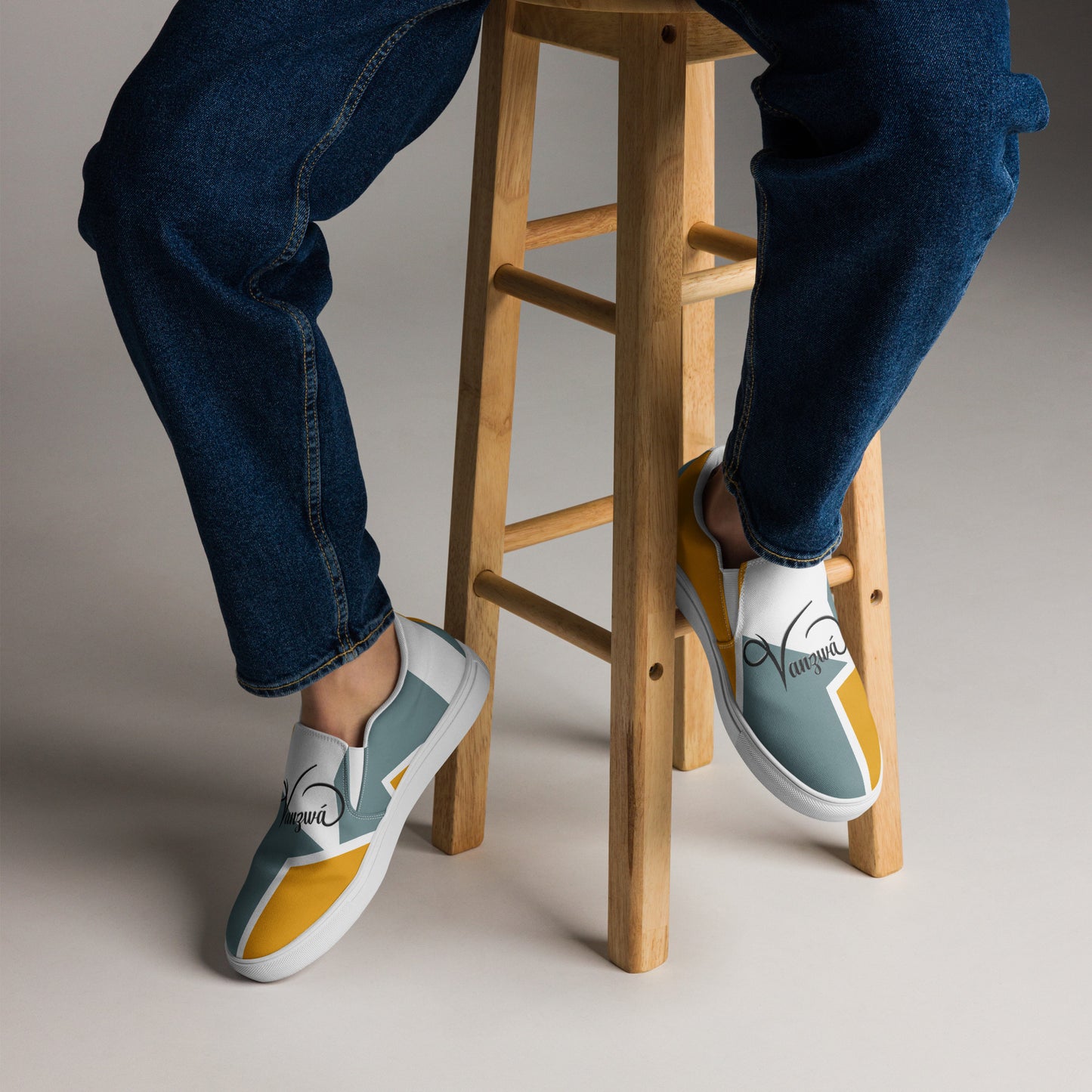 Men’s slip-on canvas shoes